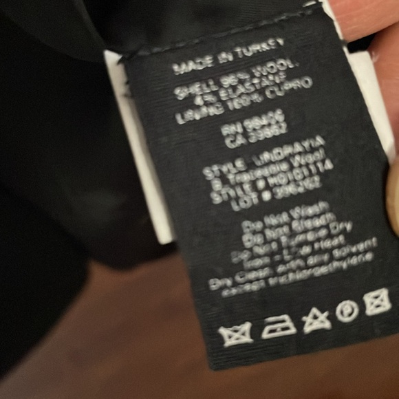 Theory Lindrayia blazer on size 12 - Picture 4 of 6